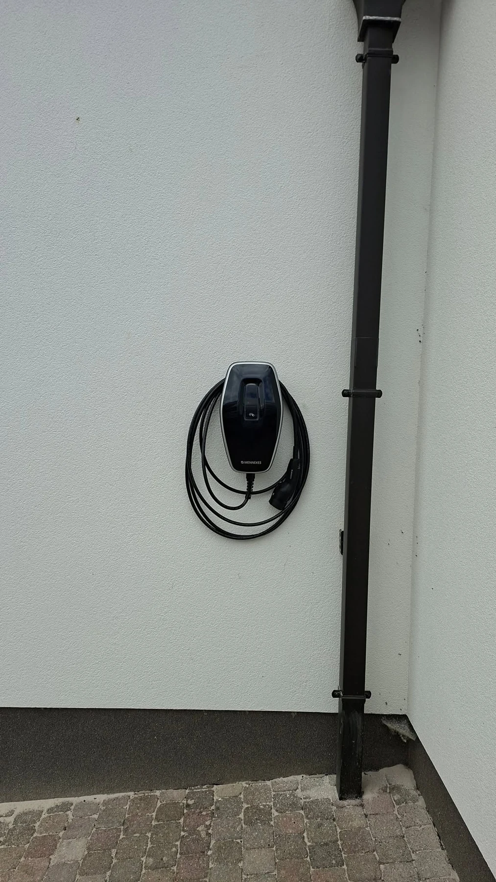 Borne de recharge murale à l’intérieur